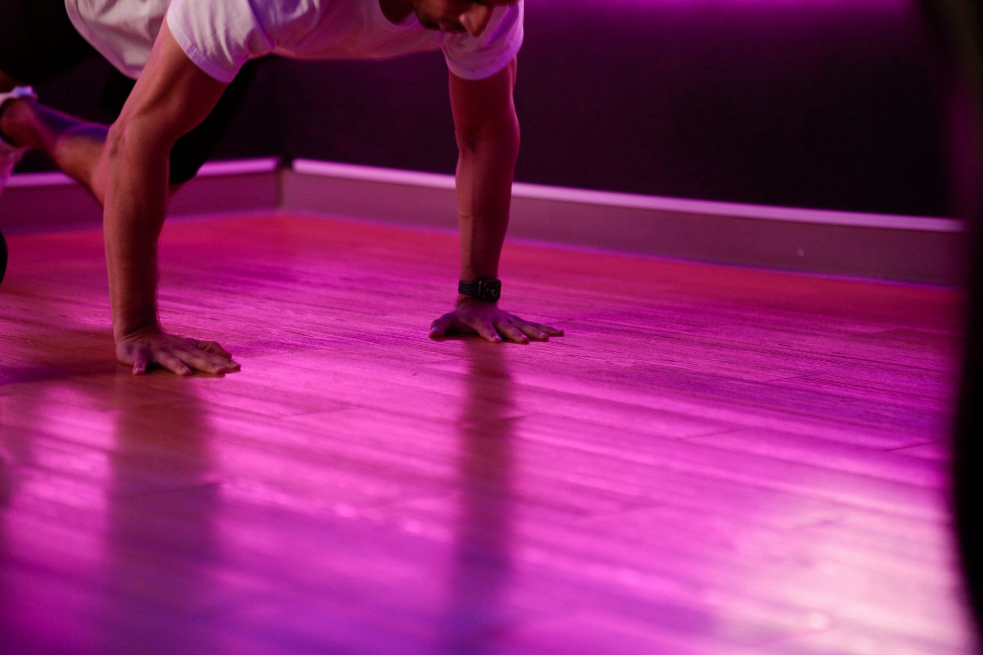 Push-Ups (Image via Unsplash/Eduardo)